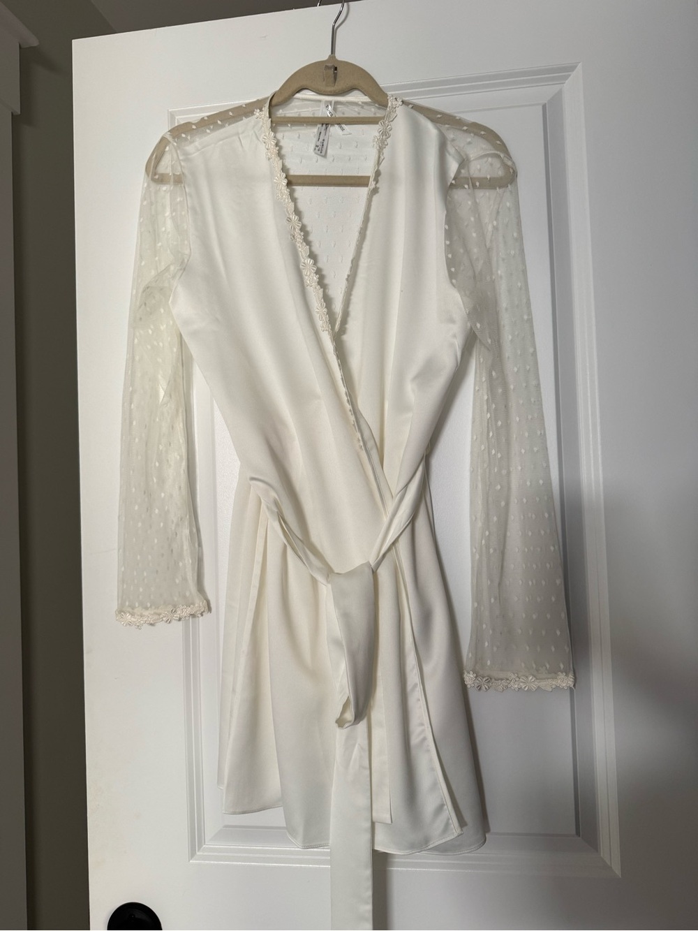 Flora Nikrooz Cream Lace-Trimmed Wrap Robe
